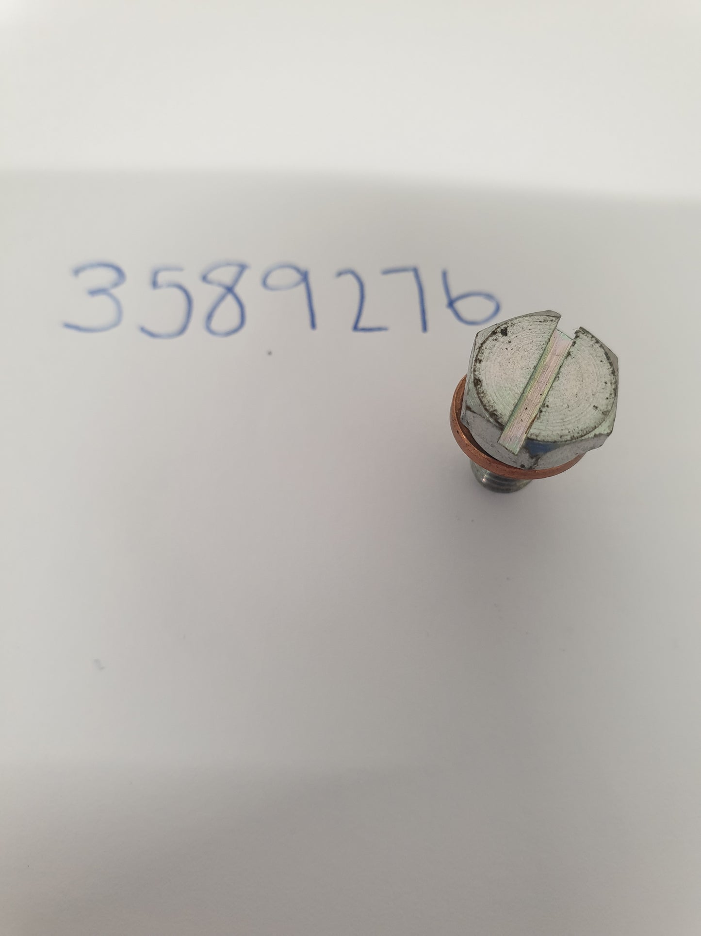 SCREW - 3589276