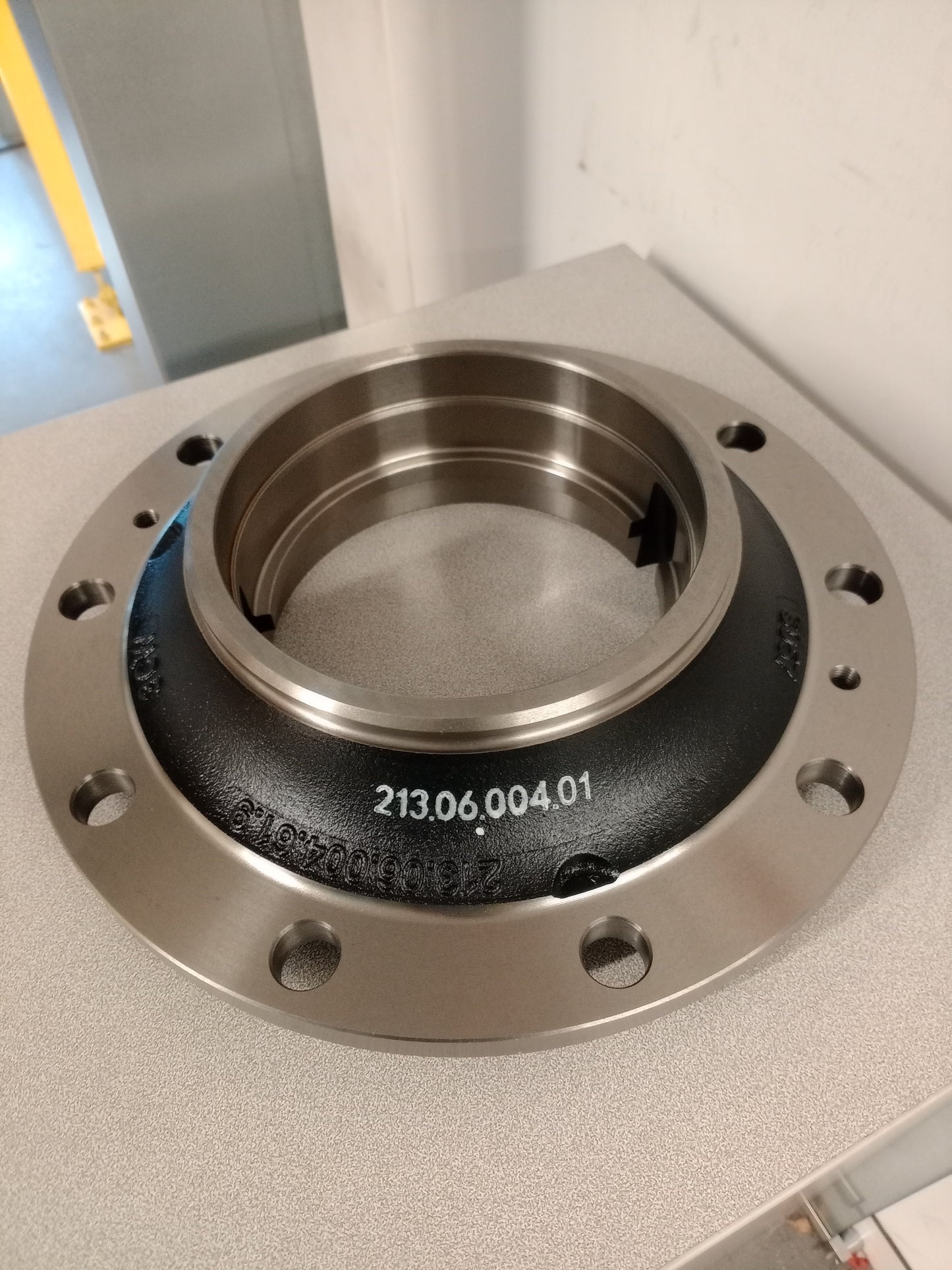 WHEEL HUB GENUINE DANA SPICER PARTS D213.0600401 / 213.06.004.01