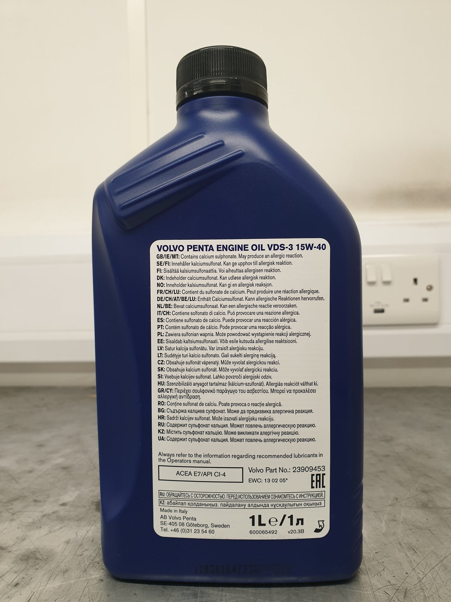 OIL GENUINE VOLVO PENTA ENGINE OIL 1L 23909453 / 22479638